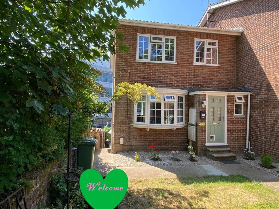 דירות Redhill Town Centre 3 Bed House Near Gatwick Airport, Easy Commute To London מראה חיצוני תמונה