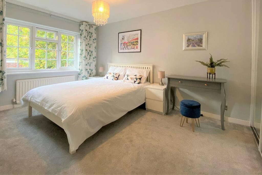דירות Redhill Town Centre 3 Bed House Near Gatwick Airport, Easy Commute To London מראה חיצוני תמונה