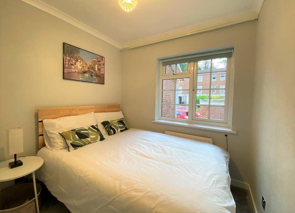 דירות Redhill Town Centre 3 Bed House Near Gatwick Airport, Easy Commute To London מראה חיצוני תמונה