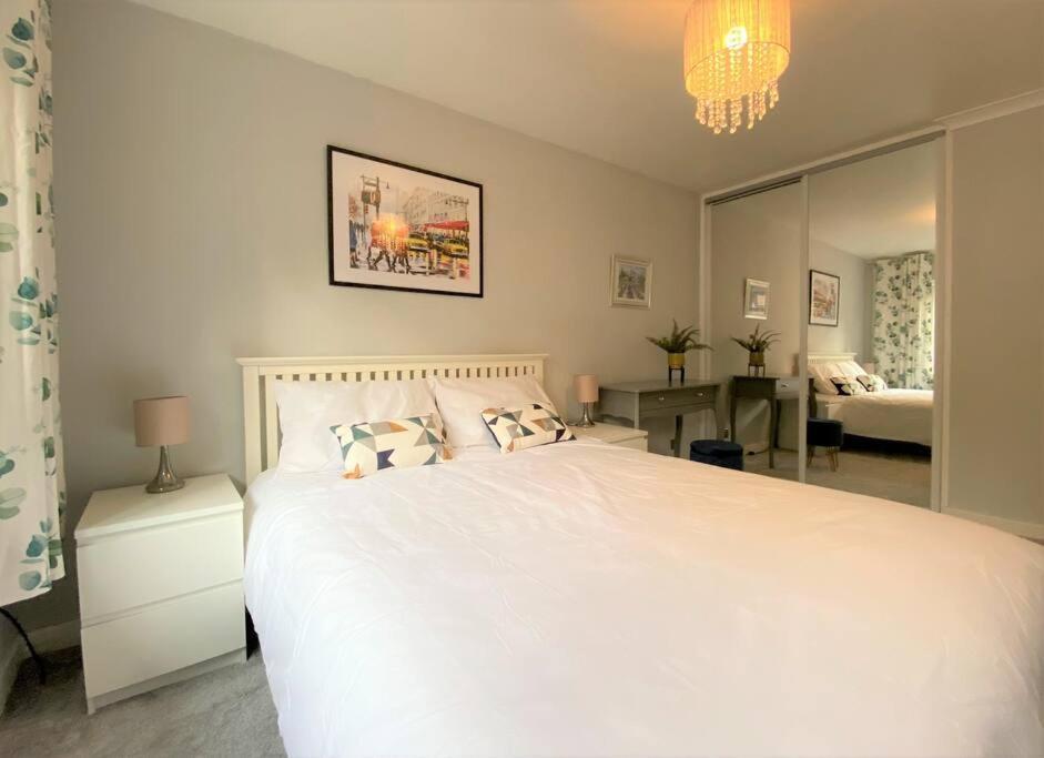דירות Redhill Town Centre 3 Bed House Near Gatwick Airport, Easy Commute To London מראה חיצוני תמונה