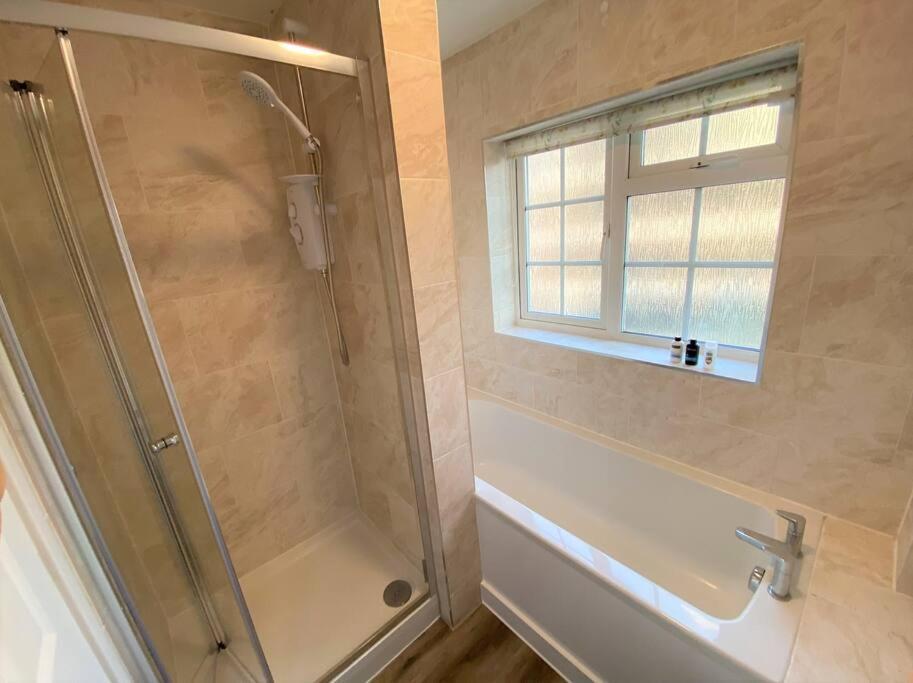 דירות Redhill Town Centre 3 Bed House Near Gatwick Airport, Easy Commute To London מראה חיצוני תמונה