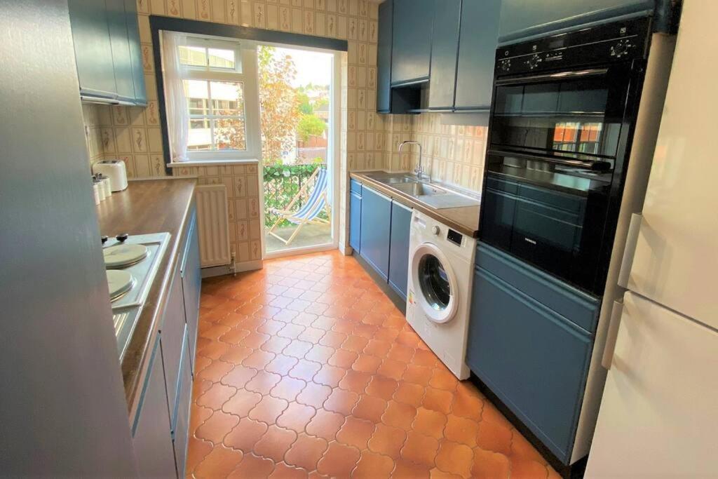 דירות Redhill Town Centre 3 Bed House Near Gatwick Airport, Easy Commute To London מראה חיצוני תמונה