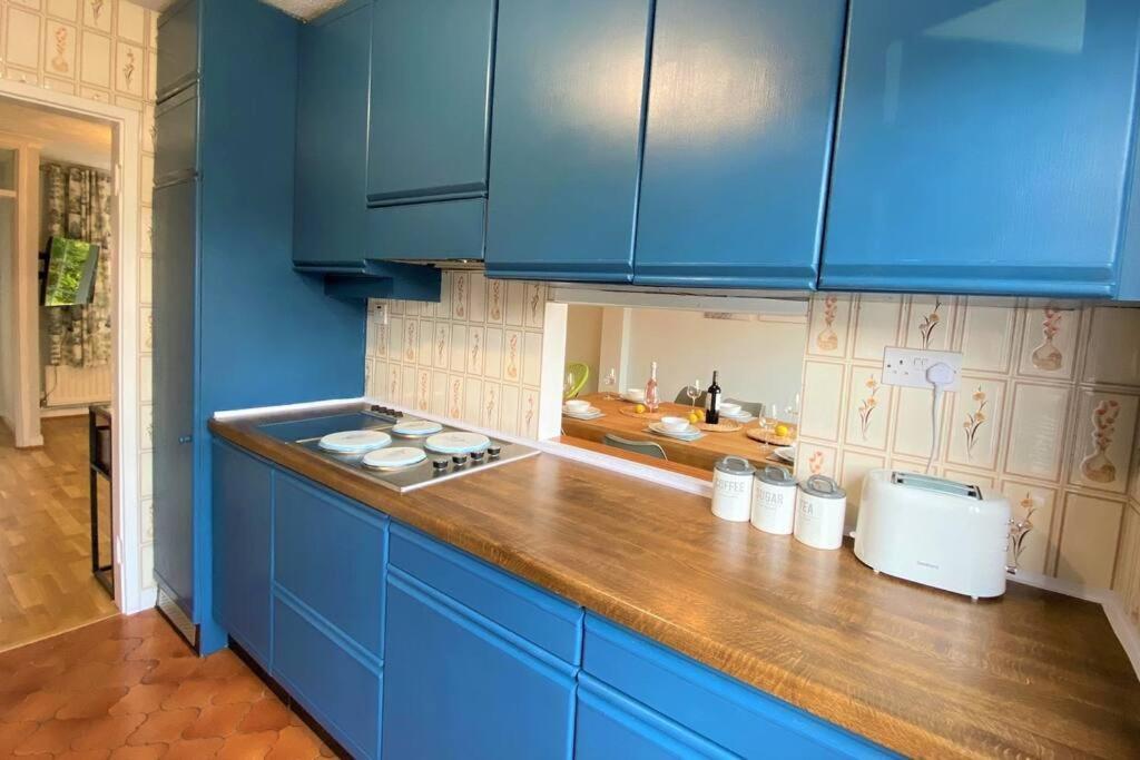 דירות Redhill Town Centre 3 Bed House Near Gatwick Airport, Easy Commute To London מראה חיצוני תמונה