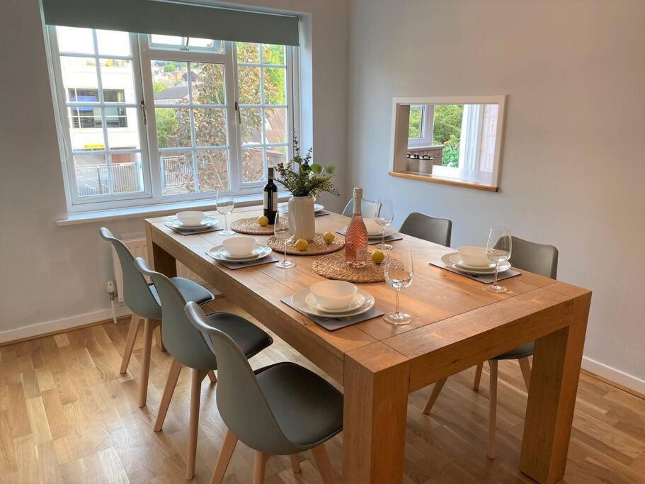 דירות Redhill Town Centre 3 Bed House Near Gatwick Airport, Easy Commute To London מראה חיצוני תמונה